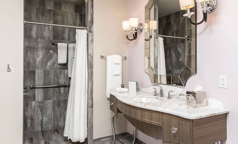 Deluxe Soaking Tub Room